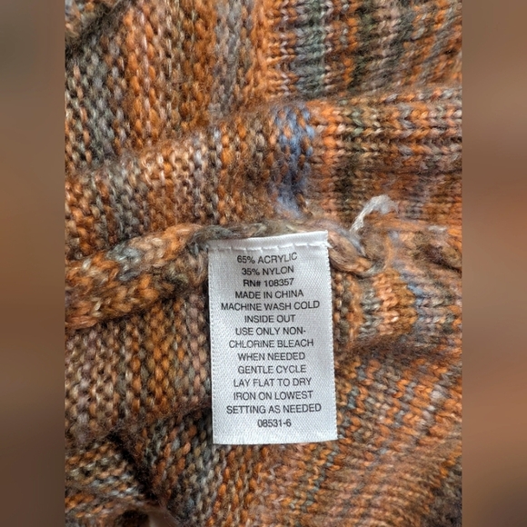 A.n.a V Neck Multicolor Sweater Size Medium - Picture 5 of 6